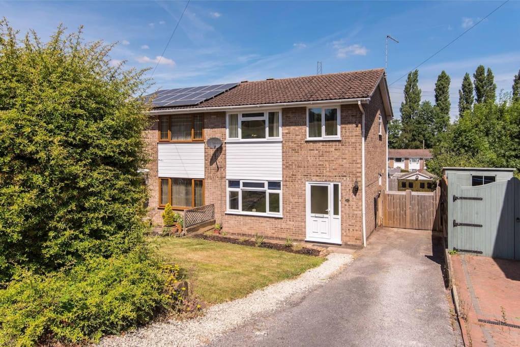 Modern Three Bedroom Home In Castle Donington Exterior photo